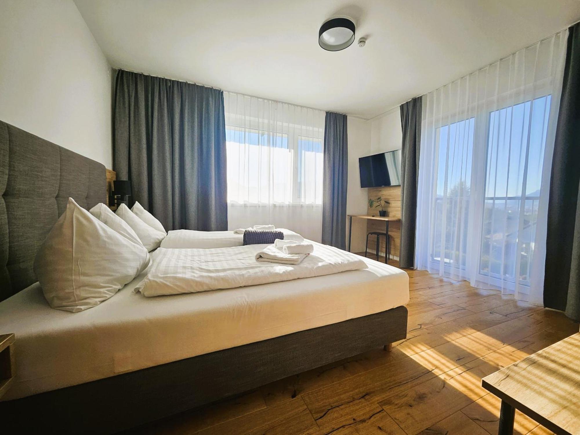 Mountains & Lakes - Chaletdorf & Appartements Villach Bagian luar foto